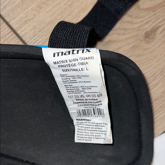 EUC - Nike White Dri-Fit Athletic Socks and Matrix Blue Shin Guards - Picture 13 of 16